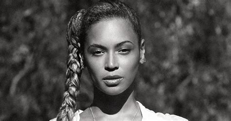 beyonce boobs bouncing|Beyoncé Poses Topless—See Her Sexy New Spread!